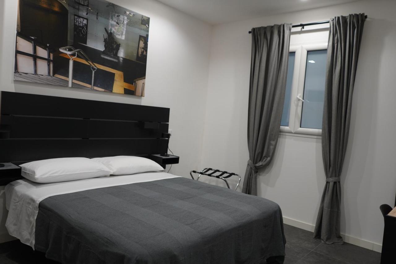 나폴리 Dimora Metro Santacroce B&B 외부 사진